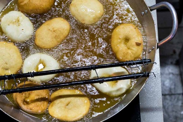 Khách Tây thốt lên: Việt Nam có 2 món bánh ngon ngoài sức tưởng tượng, đã thế giá lại cực mềm