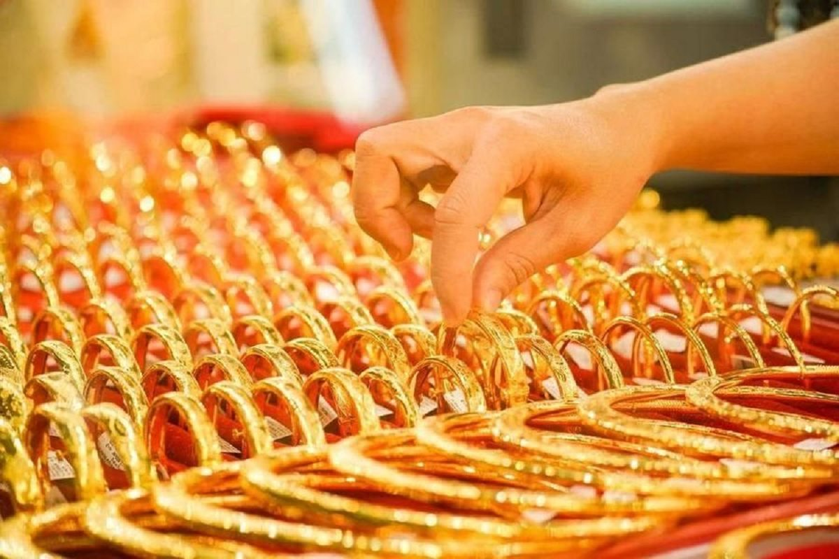 Giá vàng thế giới lao dốc, giá vàng nhẫn trong nước tiếp tục giảm