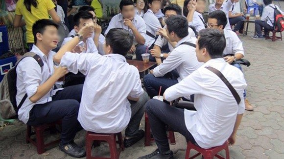 Bộ GD&ĐT yêu cầu lập danh sách HSSV có biểu hiện cá biệt, sa sút học tập, trốn học, dễ bị dụ dỗ phạm tội- Ảnh 1.