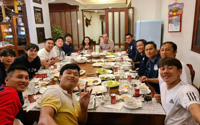 Nóng: Con trai Bầu Đức đặt chân lên sàn chứng khoán, chi 437 tỷ đồng gom cổ phiếu - Ảnh 2.