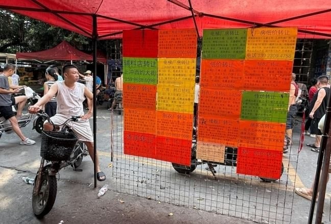 Bất lực với bài toán thất nghiệp tại Trung Quốc: Công nhân xếp hàng dài chờ tìm việc, lao động thời vụ lên ngôi vì chỉ cần trả lương theo giờ- Ảnh 2.