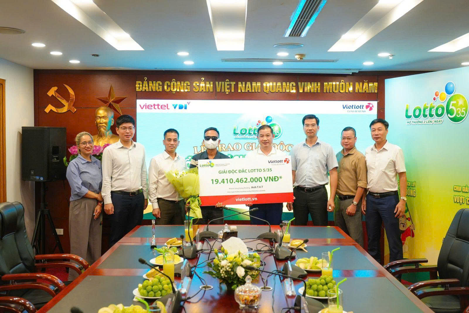 Để máy tự chọn số ngẫu nhiên, anh T trúng giải độc đắc hơn 19 tỷ đồng của Vietlott- Ảnh 1.