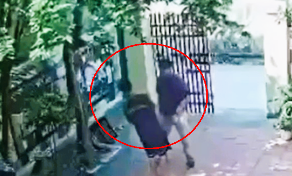 Nam sinh lớp 7 bị thầy giáo là anh em trong nhà tát rách màng nhĩ - Ảnh 1.