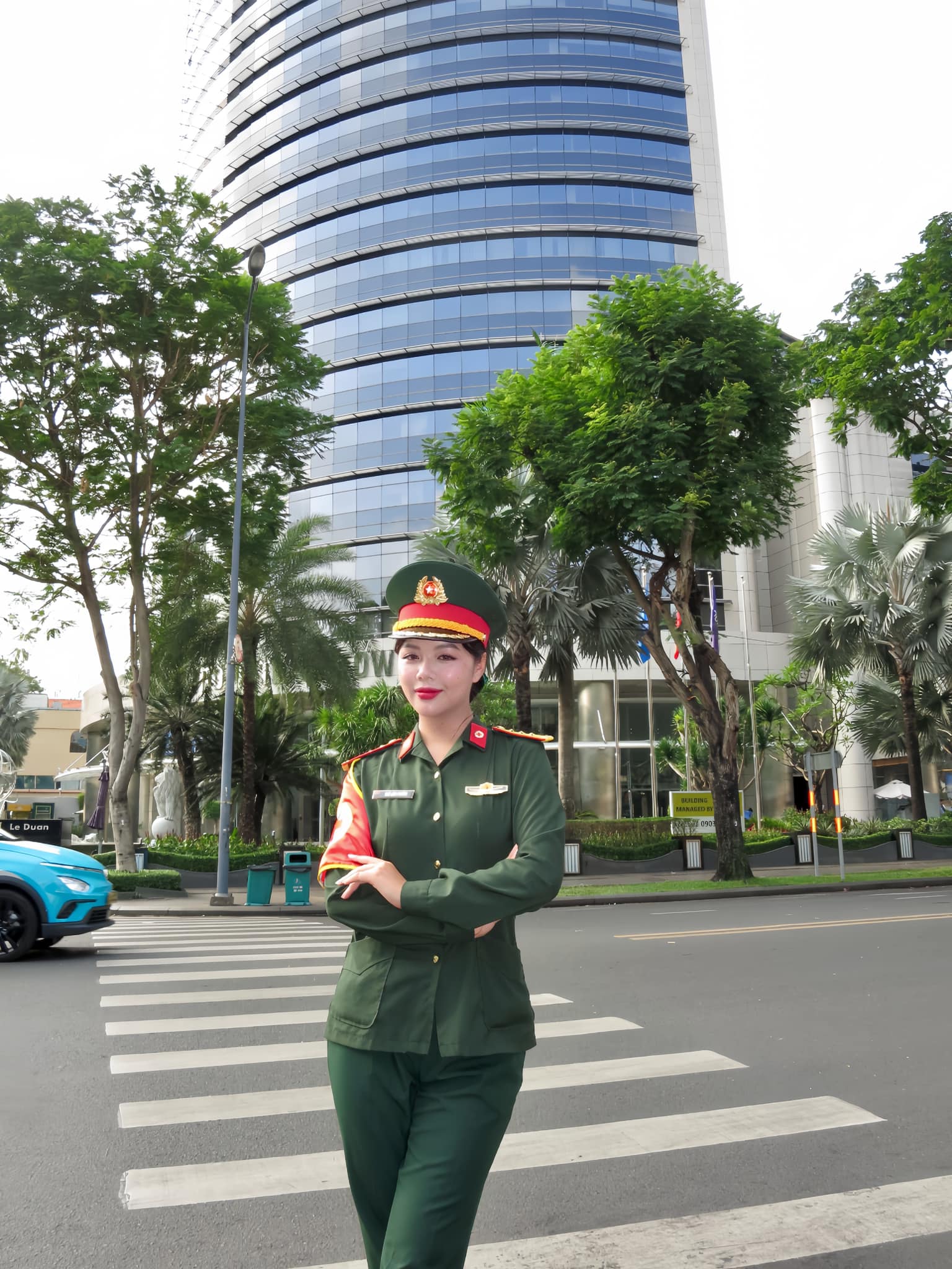 4 triệu lượt xem 2 bức ảnh của "cô bộ đội chân dài" nổi tiếng MXH quốc tế: Nhan sắc ngày càng thăng hạng - Ảnh 1. 4 triệu lượt xem 2 bức ảnh của "cô bộ đội chân dài" nổi tiếng MXH quốc tế: Nhan sắc ngày càng thăng hạng - Ảnh 1.