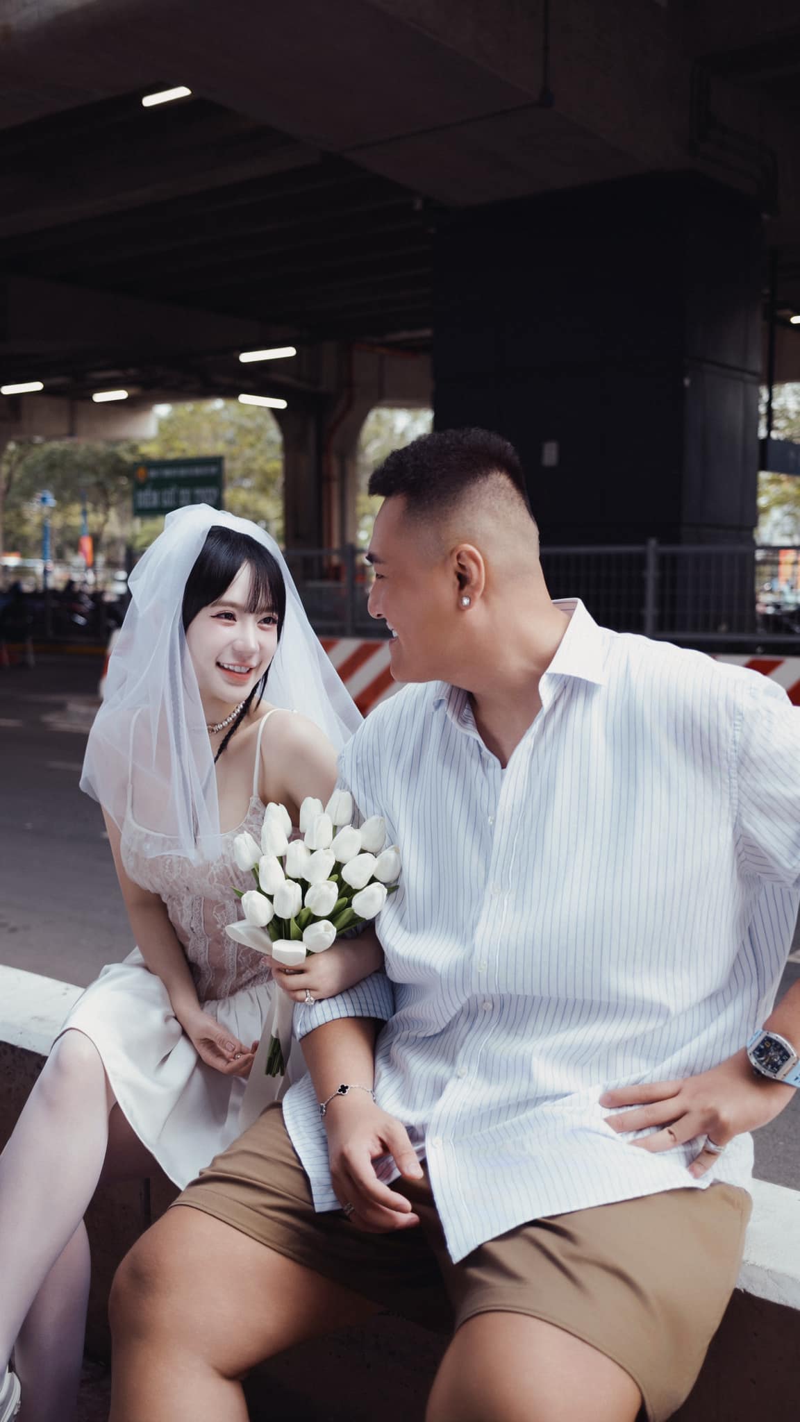 Cho người lạ số điện thoại, cô gái bóc trúng sít rịt thiếu gia con chủ tịch Sài thành, cưới về mới bất ngờ hơn nữa