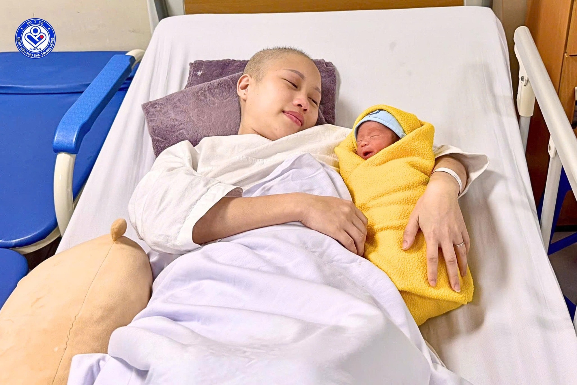 Kỳ tích: Bé trai 1,9 kg chào đời khỏe mạnh từ mẹ mắc ung thư cổ tử cung giai đoạn muộn
