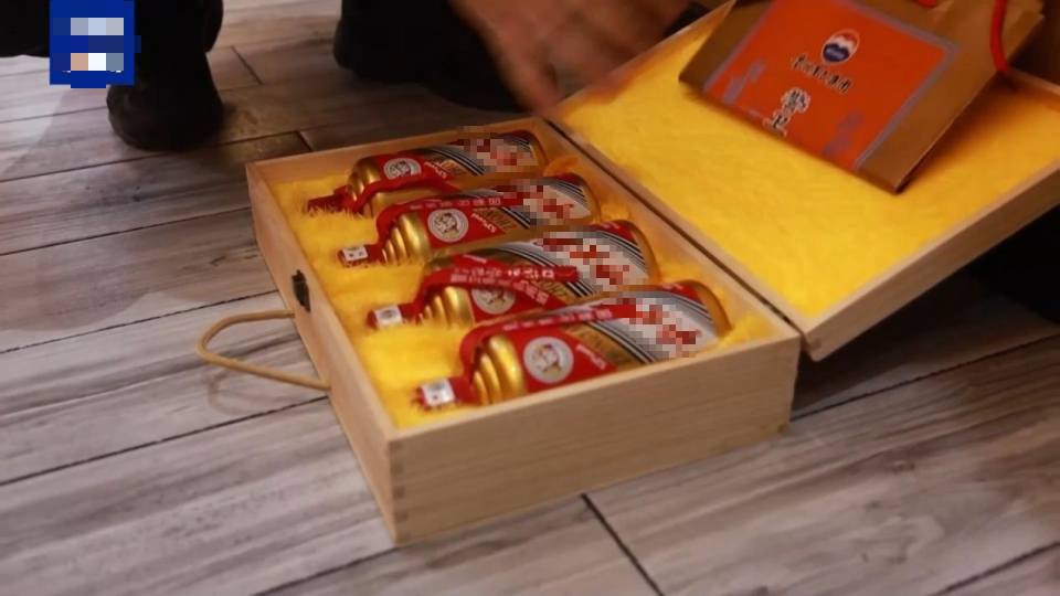 Triệt phá đường dây bán rượu giả độc hại, thu giữ 55 tấn bao bì, nhãn mác nhái: Quy mô hơn 549 tỷ đồng- Ảnh 1.