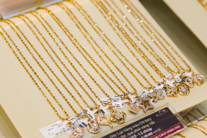 Giá vàng hôm nay 15/8: Quay đầu lao dốc- Ảnh 1.