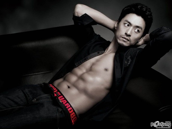 Chấn động showbiz Hàn: Jang Dong Gun và bạn thân bị rò rỉ 700 tin nhắn mua dâm, mở tiệc thác loạn