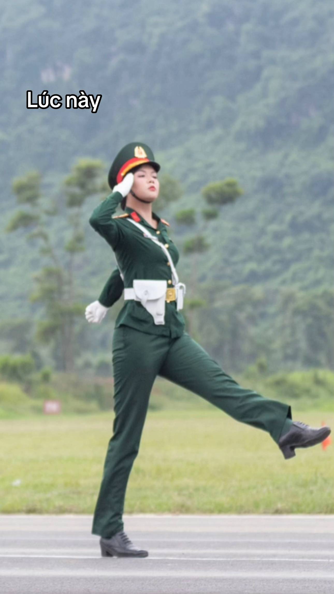 4 triệu lượt xem 2 bức ảnh của "cô bộ đội chân dài" nổi tiếng MXH quốc tế: Nhan sắc ngày càng thăng hạng - Ảnh 2. 4 triệu lượt xem 2 bức ảnh của "cô bộ đội chân dài" nổi tiếng MXH quốc tế: Nhan sắc ngày càng thăng hạng - Ảnh 2.