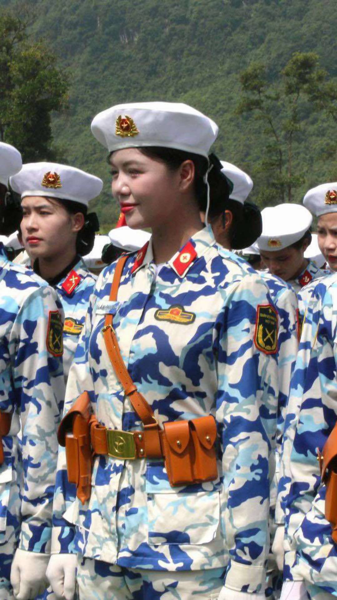 4 triệu lượt xem 2 bức ảnh của "cô bộ đội chân dài" nổi tiếng MXH quốc tế: Nhan sắc ngày càng thăng hạng - Ảnh 6. 4 triệu lượt xem 2 bức ảnh của "cô bộ đội chân dài" nổi tiếng MXH quốc tế: Nhan sắc ngày càng thăng hạng - Ảnh 6.