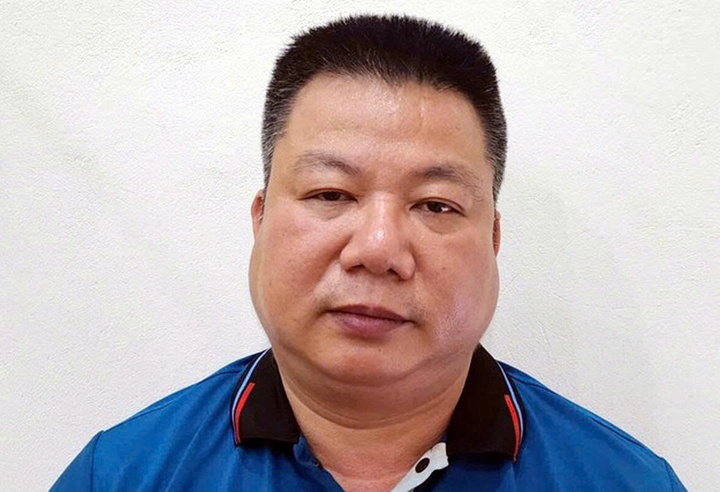 Khởi tố gã đàn ông rút chìa khóa xe khách, bỏ mặc 40 người phơi nắng giữa đường- Ảnh 1.