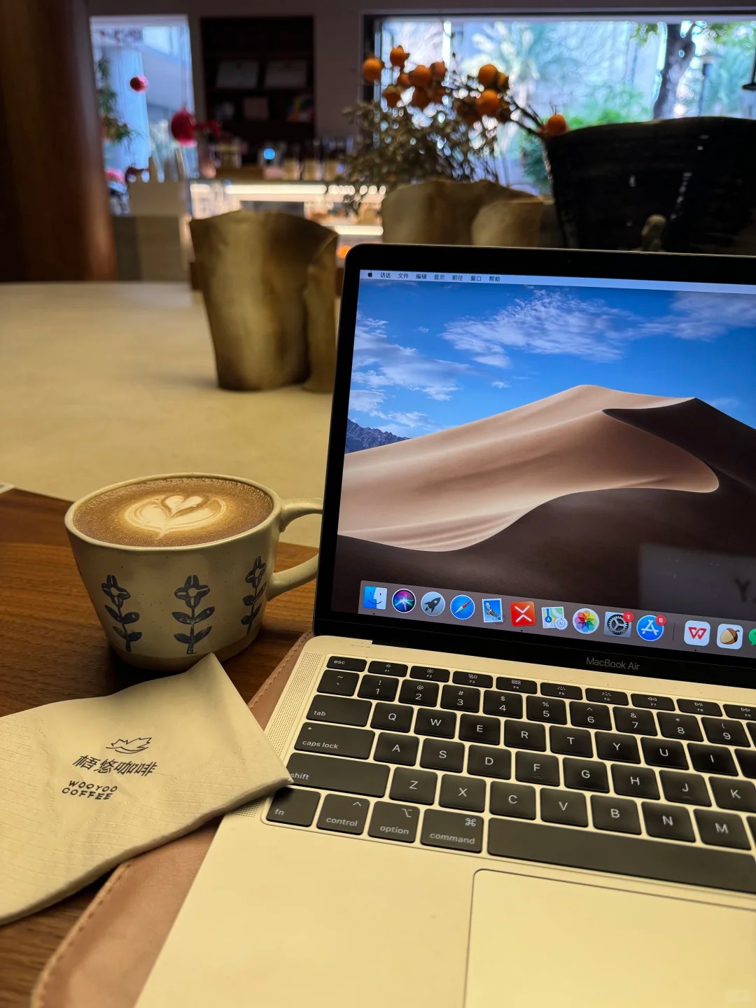 5 kiểu chụp ảnh sống ảo khiến bạn đứng xa cánh cửa giàu có- Ảnh 1. 5 kiểu chụp ảnh sống ảo khiến bạn đứng xa cánh cửa giàu có- Ảnh 1.