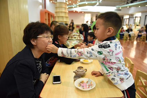 Những bậc cha mẹ sống sung sướng khi về già, phần lớn là do đã dạy con 3 điều này từ sớm- Ảnh 1.