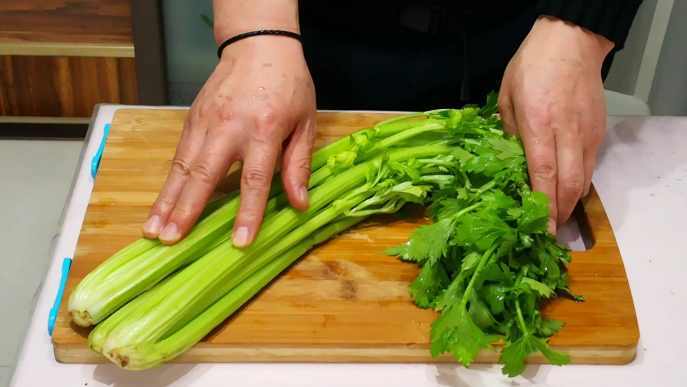 4 loại rau cực hút sâu, dễ bị phun đẫm thuốc trừ sâu, nhưng nhiều người mê tít- Ảnh 3.