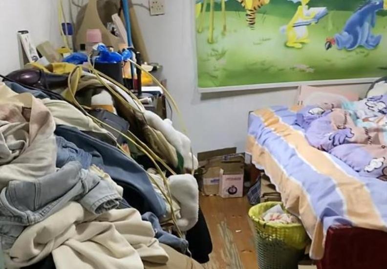 Bức ảnh chụp phòng ngủ một cựu sinh viên trường top khiến mọi phụ huynh "nóng máu"- Ảnh 1.