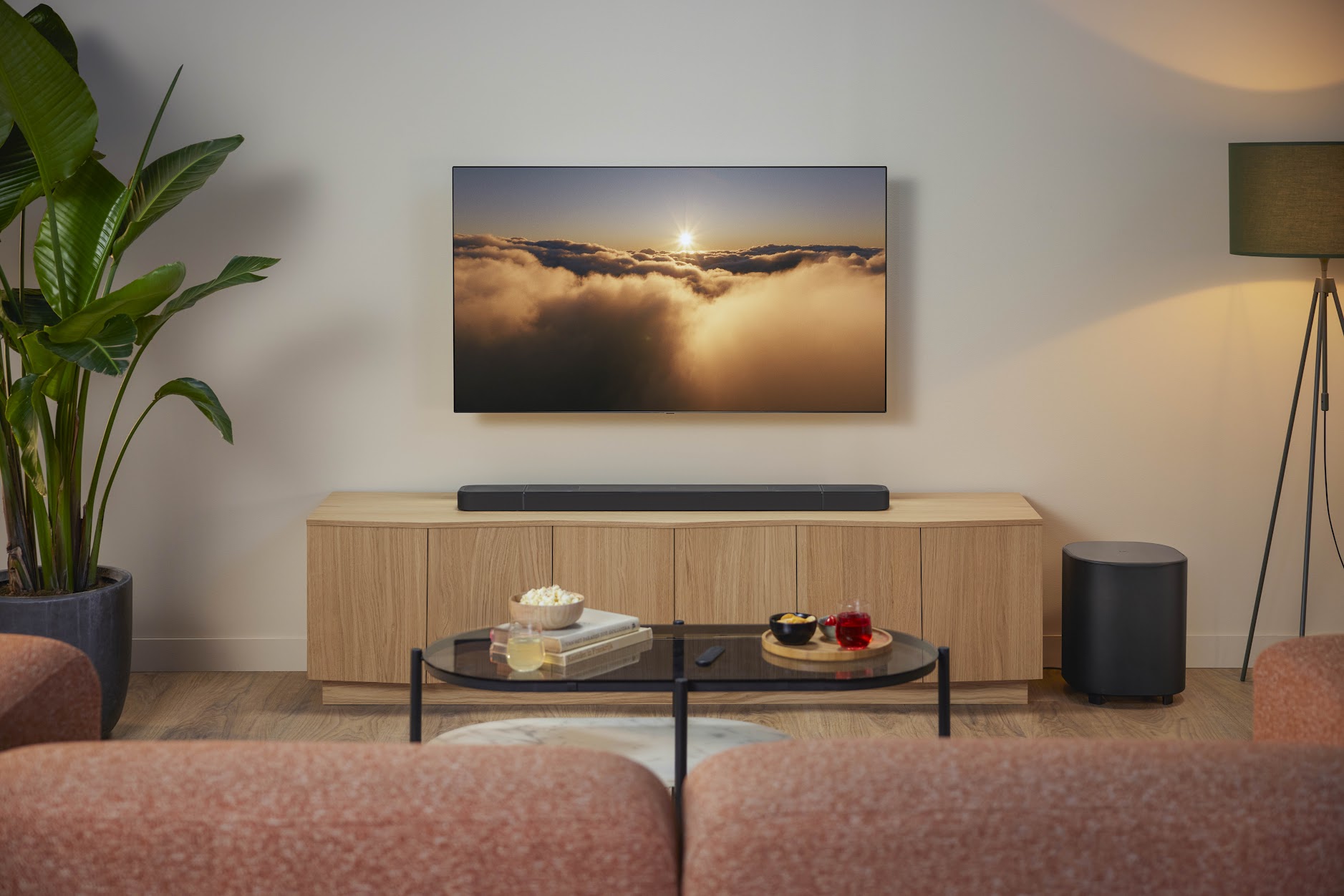 Thế hệ JBL Bar MK2: Khi rạp chiếu phim, sân vận động và phòng thu ‘dọn về’ phòng khách- Ảnh 1.
