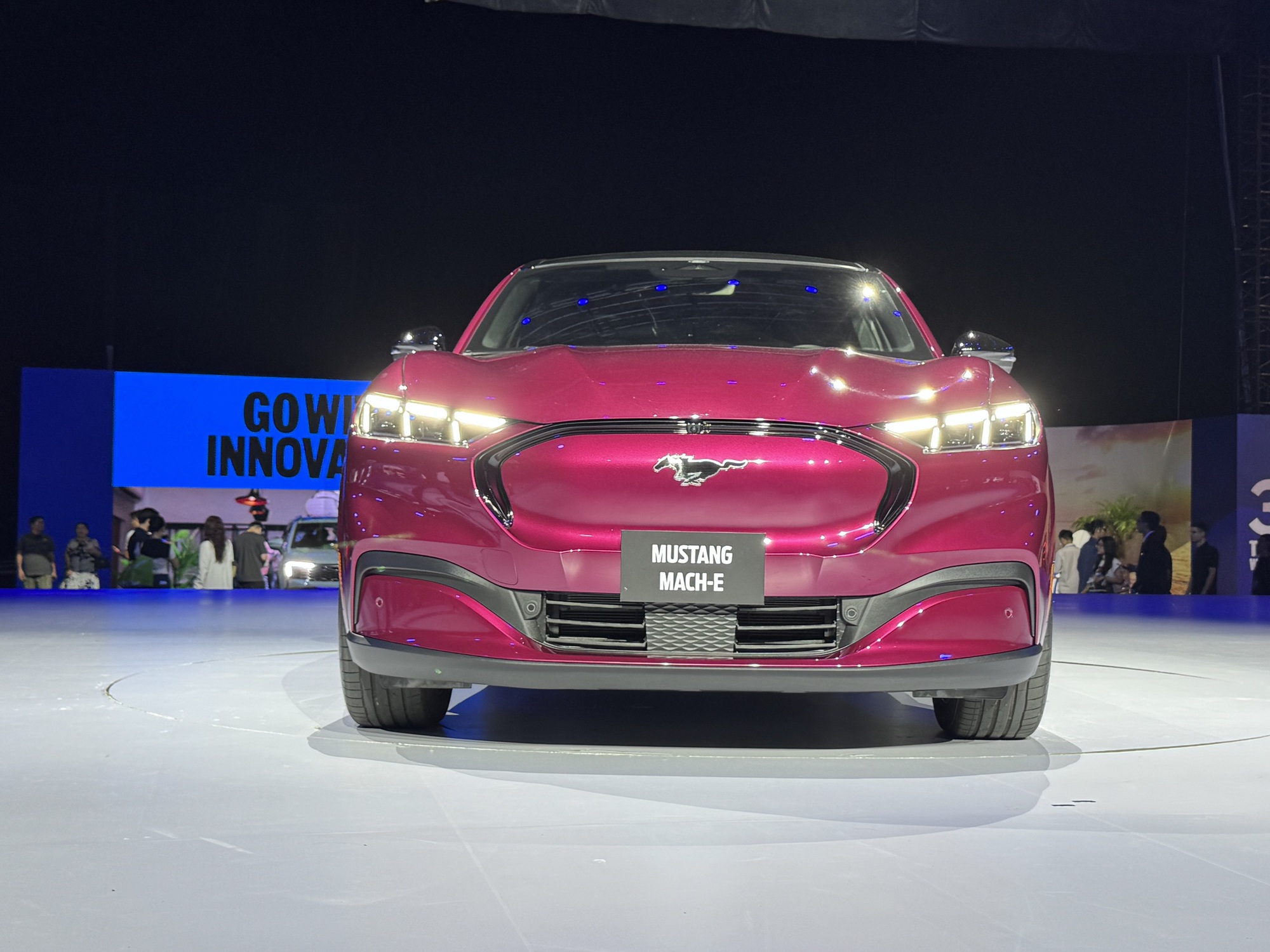 Việt Nam chính thức bán ô tô điện Mustang Mach-E với chỉ 53 trạm sạc - Ảnh 1.