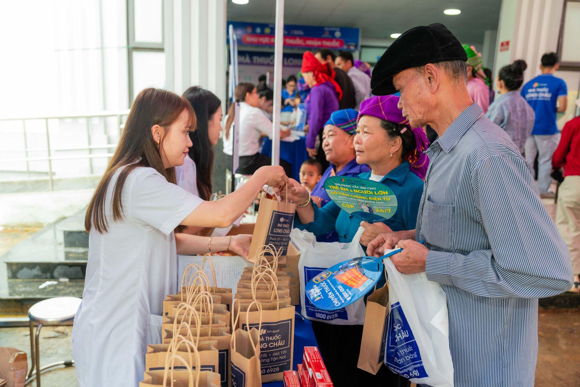 Foripharm nỗ lực cùng nhà thuốc Long Châu cam kết chăm sóc sức khỏe cộng đồng - Ảnh 1.