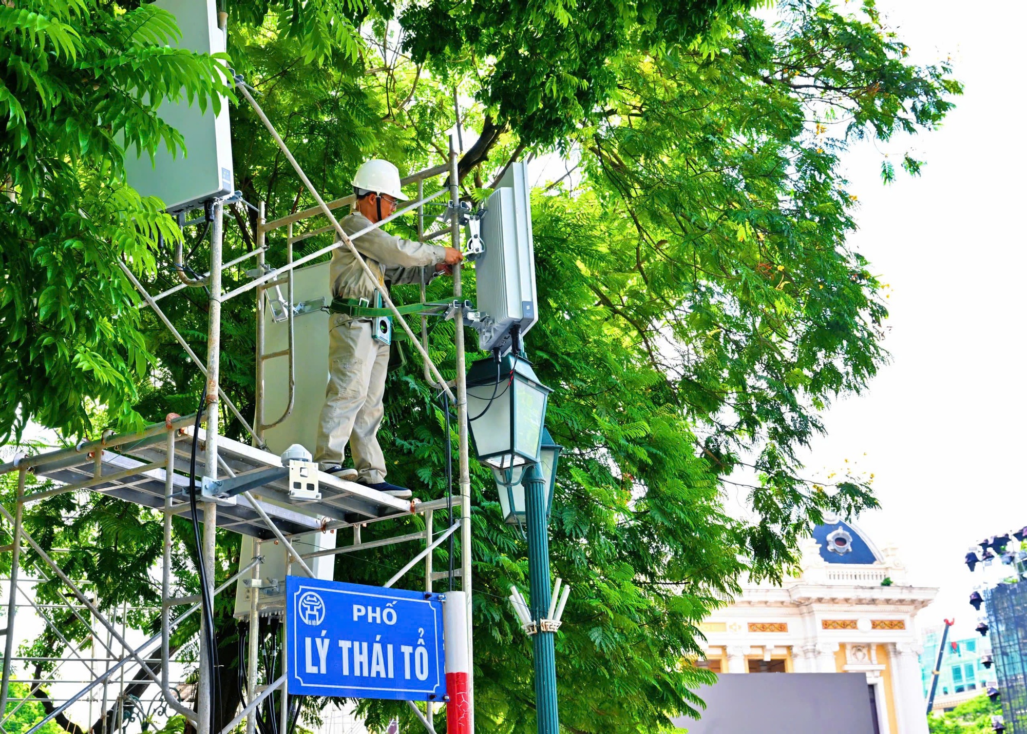 Người dân lo nghẽn mạng di động trong đại lễ A80, nhà mạng nói gì? - Ảnh 1.