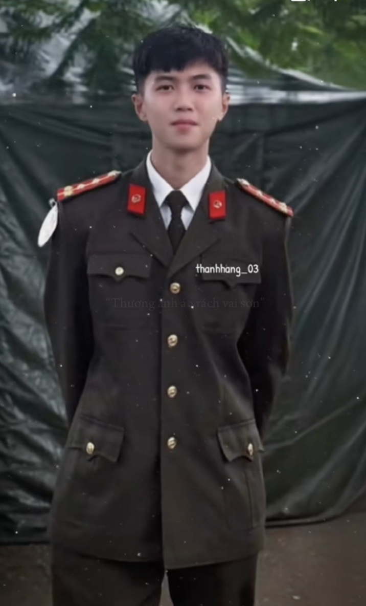 Thoại đúng 4 chữ, chiến sĩ SN 2005 được phong "nam thần quân đội": Hé lộ danh tính- Ảnh 4.