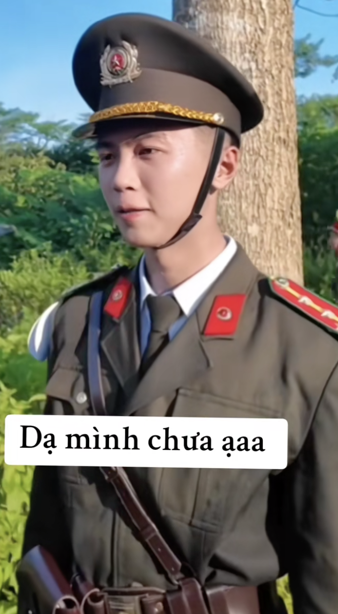 Thoại đúng 4 chữ, chiến sĩ SN 2005 được phong "nam thần quân đội": Hé lộ danh tính- Ảnh 1.