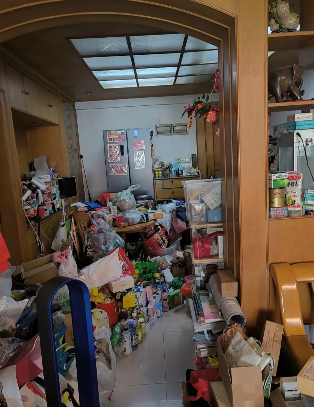 Nhà bừa không chỉ xấu mà còn mất lộc: Sau khi chứng kiến một ngôi nhà tích trữ, tôi mới hiểu gọn gàng cũng là phong thủy- Ảnh 2.