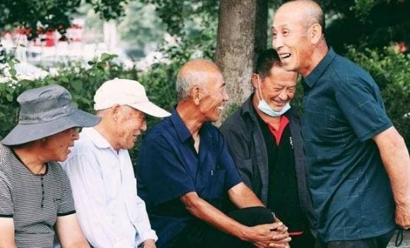 Sau 60 tuổi, có 3 loại tiền càng hào phóng chi, nửa cuối đời càng hạnh phúc, an yên- Ảnh 1.