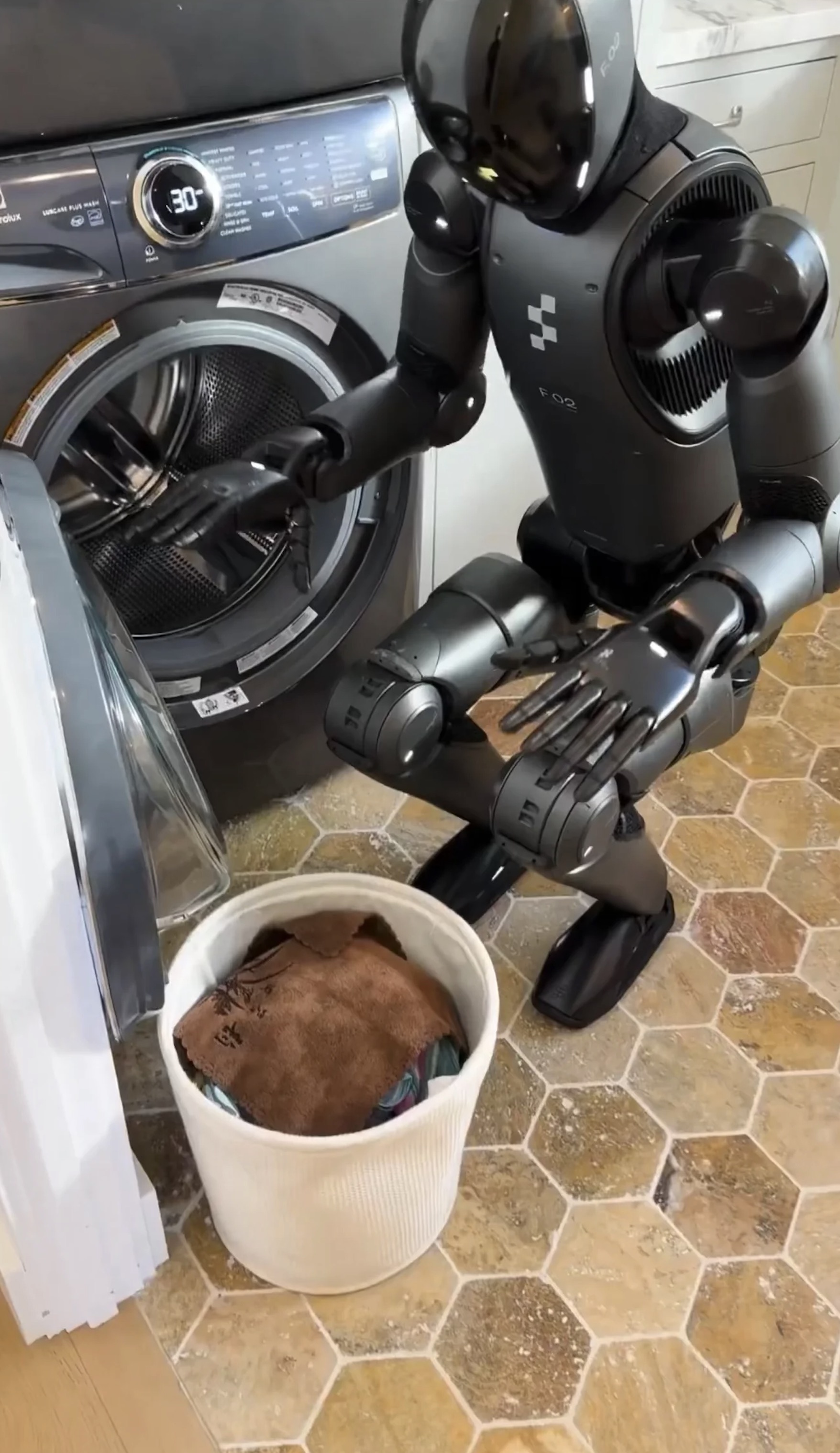 Robot Mỹ được khen hết lời vì biết gấp quần áo- Ảnh 2.