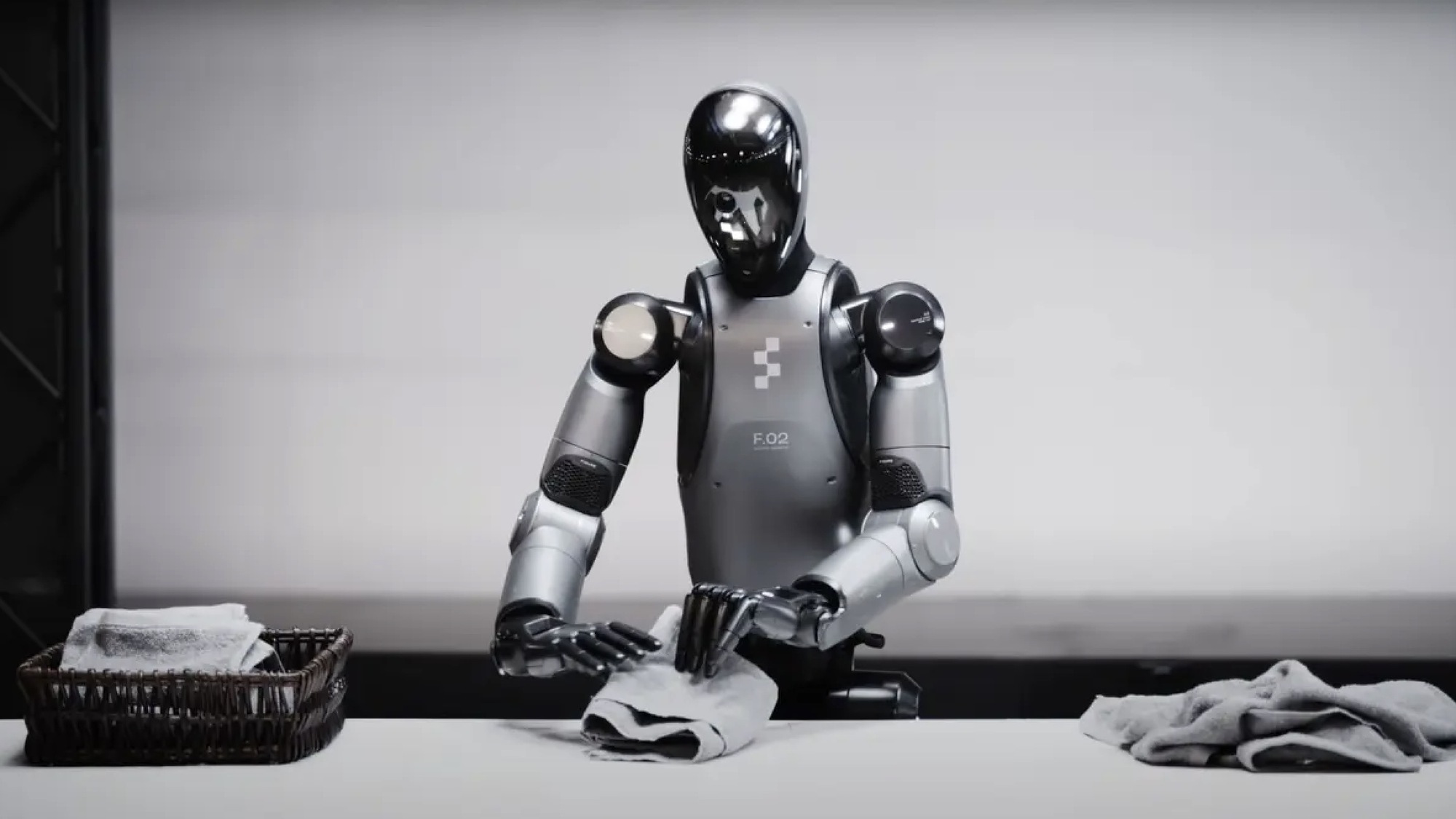 Robot Mỹ được khen hết lời vì biết gấp quần áo- Ảnh 1.