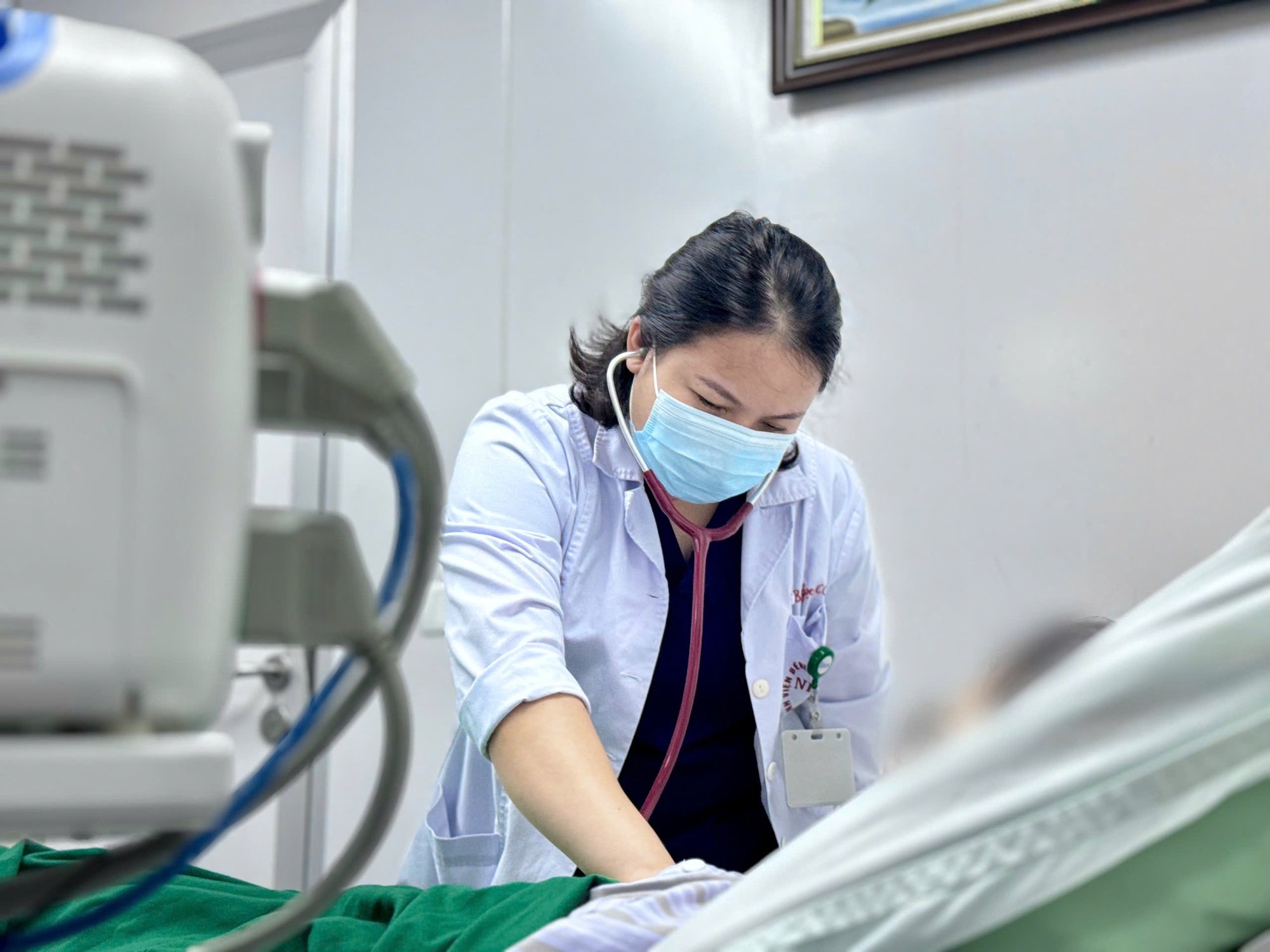 Cô gái 25 tuổi có phổi đông đặc chỉ sau 3 ngày sốt: "Kẻ gây bệnh" không hề xa lạ- Ảnh 1.