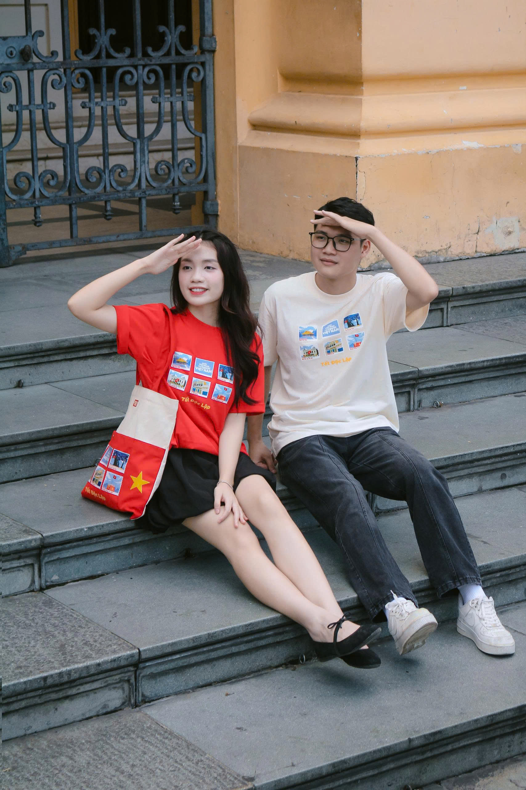 Sản phẩm in hình cờ đỏ sao vàng "cháy hàng", nhà sản xuất không kịp cung ứng- Ảnh 2. Sản phẩm in hình cờ đỏ sao vàng "cháy hàng", nhà sản xuất không kịp cung ứng- Ảnh 2.