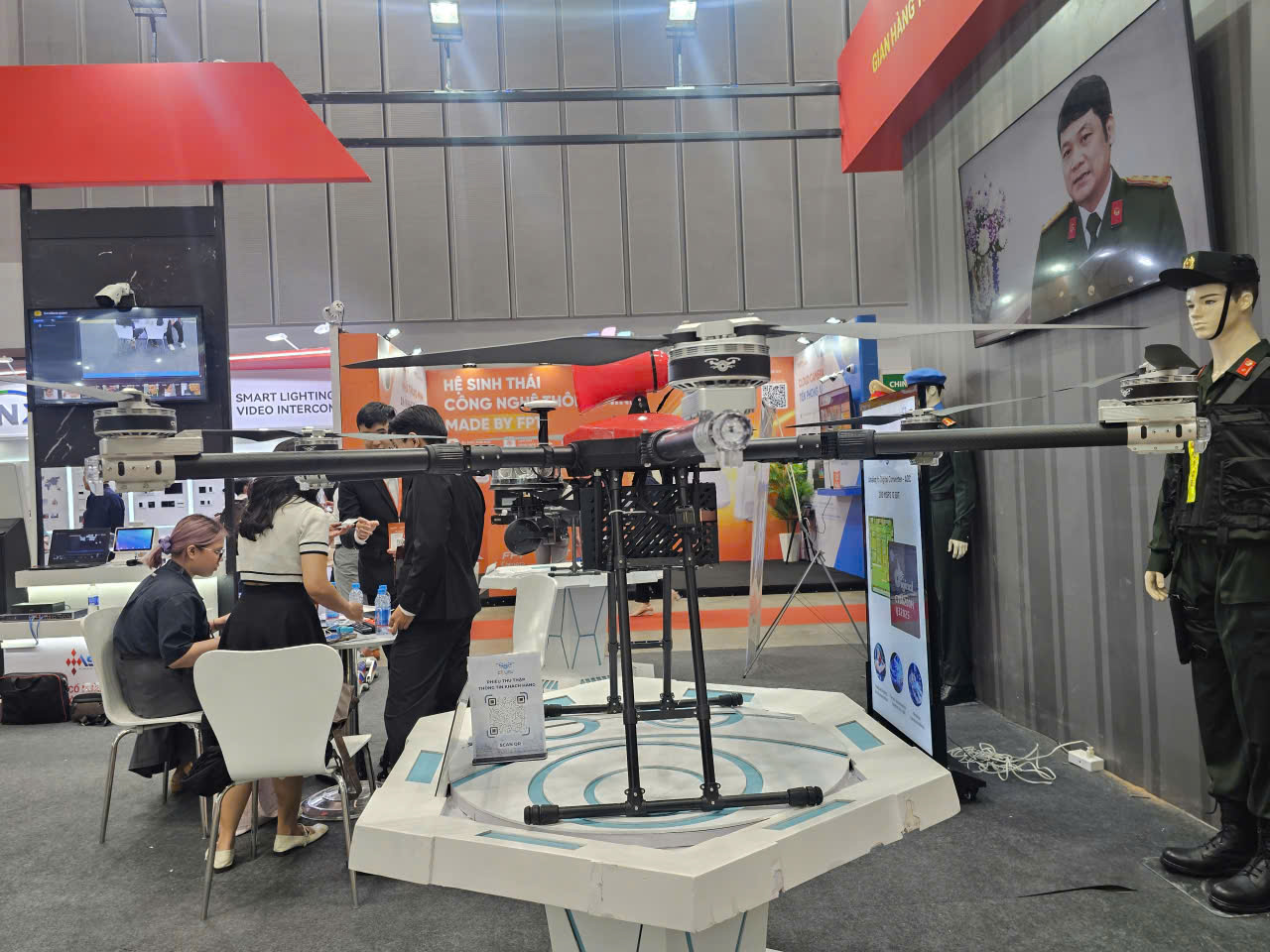 Cận cảnh những UAV do Việt Nam chế tạo- Ảnh 4. Cận cảnh những UAV do Việt Nam chế tạo- Ảnh 4.