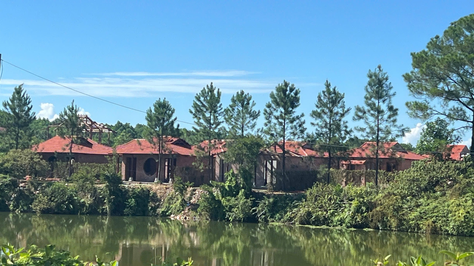 Khu Farmstay Huế tạm ngưng hoạt động sau phản ánh xây dựng trái phép - Ảnh 2.