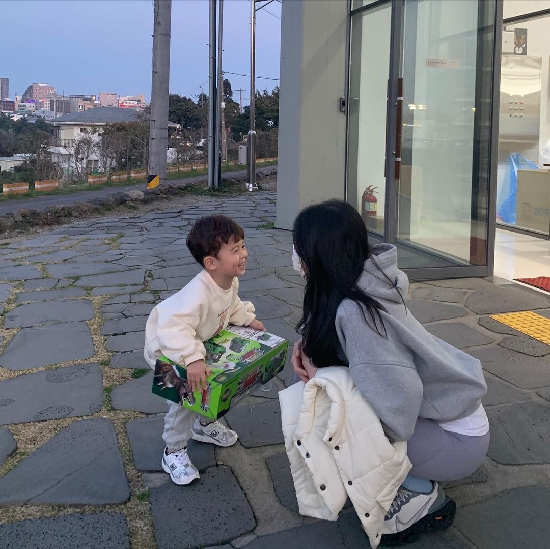 Dù bận rộn đến mấy, trước khi con biết nói, bố mẹ hãy cố gắng làm việc này với con- Ảnh 1.