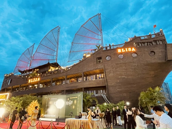 Ngân hàng rao bán khoản nợ được thế chấp bởi tàu nhà hàng 5 sao Elisa - Ảnh 1.