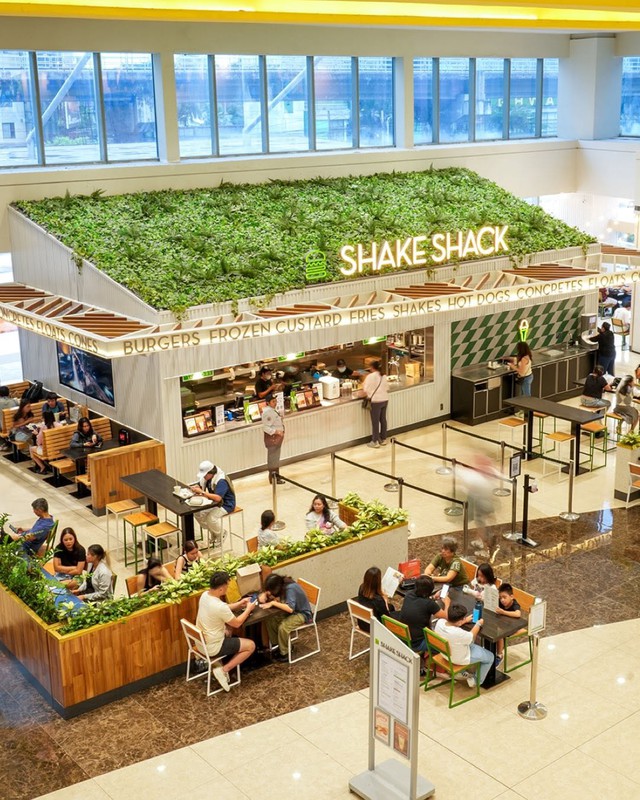 Thương hiệu cạnh tranh với McDonald's sắp đổ bộ về Việt Nam nhưng liệu có cạnh tranh nổi với bánh mì truyền thống?- Ảnh 1. Thương hiệu cạnh tranh với McDonald's sắp đổ bộ về Việt Nam nhưng liệu có cạnh tranh nổi với bánh mì truyền thống?- Ảnh 1.