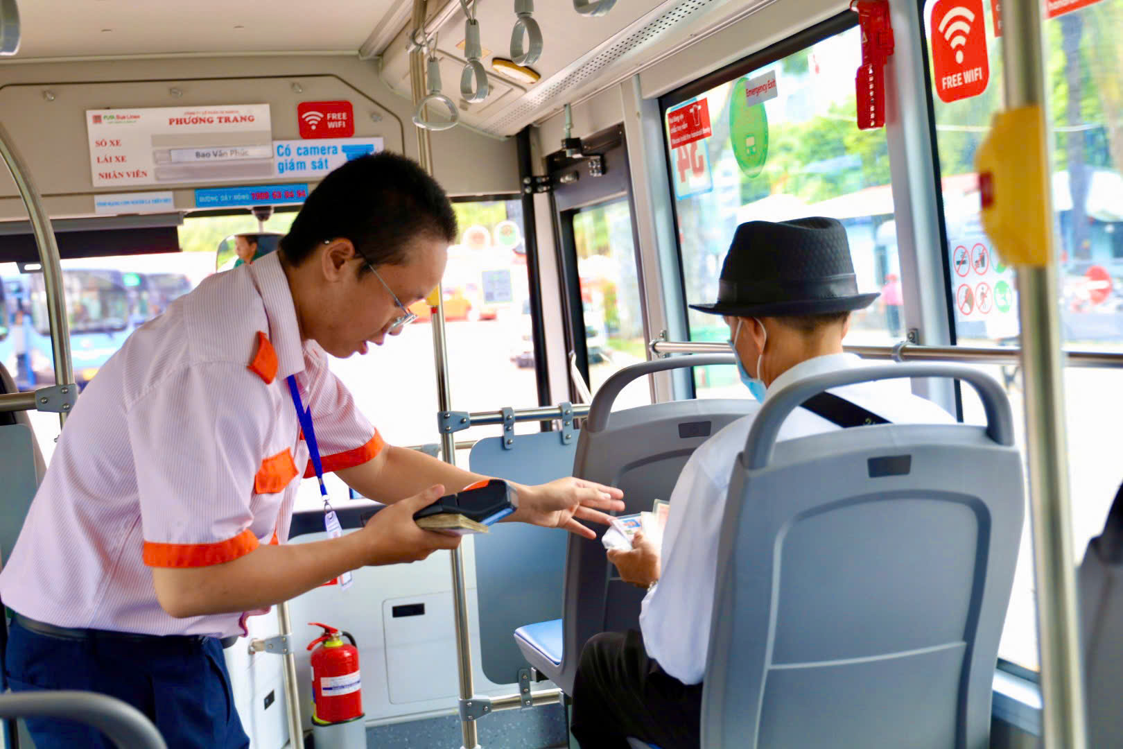 7 tuyến xe buýt TP HCM thay đổi lộ trình, giá vé người dân cần biết- Ảnh 1. 7 tuyến xe buýt TP HCM thay đổi lộ trình, giá vé người dân cần biết- Ảnh 1.