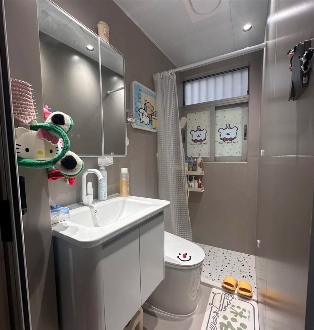 Cô gái trẻ “đảo ngược số phận” trong phòng tắm chỉ 2m²: Gọn, sáng, tiện - ai cũng nên học theo!- Ảnh 2. Cô gái trẻ “đảo ngược số phận” trong phòng tắm chỉ 2m²: Gọn, sáng, tiện - ai cũng nên học theo!- Ảnh 2.