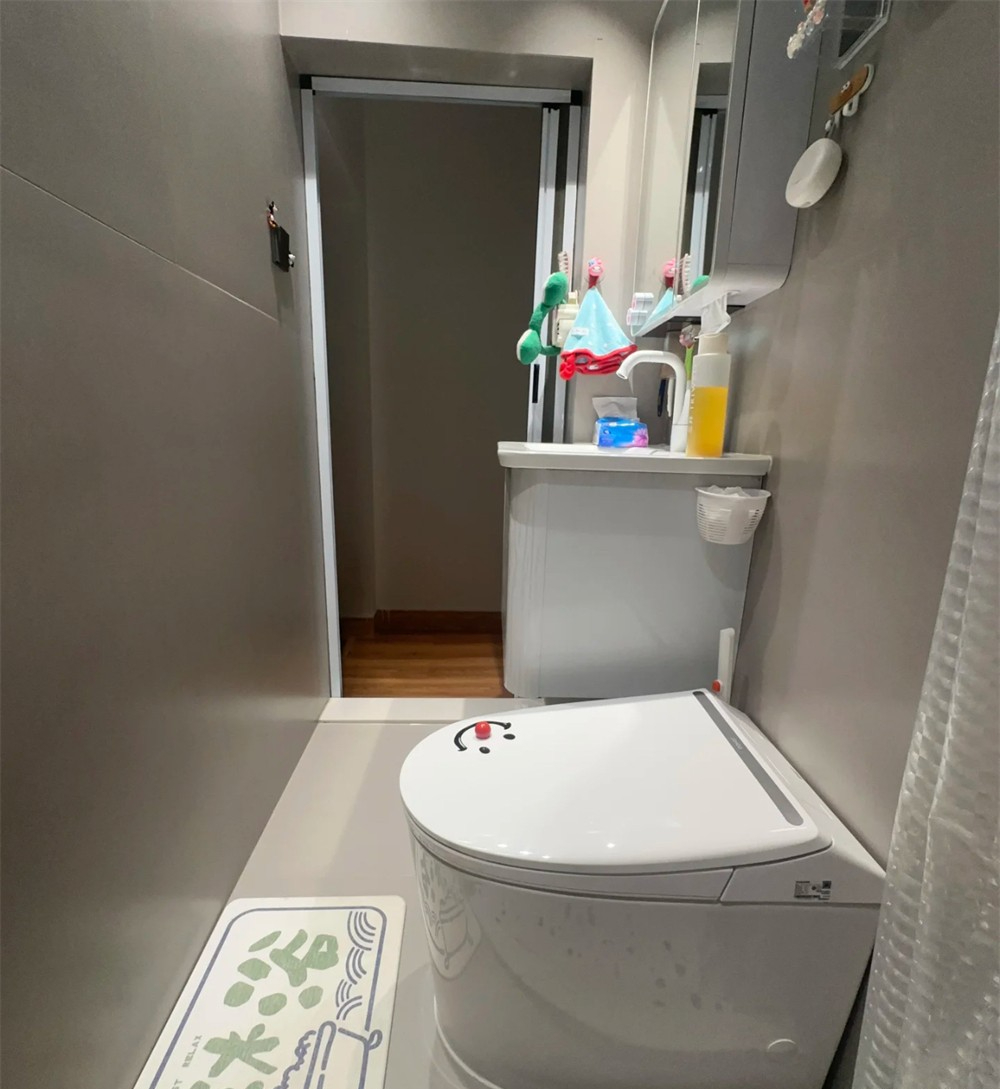 Cô gái trẻ “đảo ngược số phận” trong phòng tắm chỉ 2m²: Gọn, sáng, tiện - ai cũng nên học theo!- Ảnh 6. Cô gái trẻ “đảo ngược số phận” trong phòng tắm chỉ 2m²: Gọn, sáng, tiện - ai cũng nên học theo!- Ảnh 6.