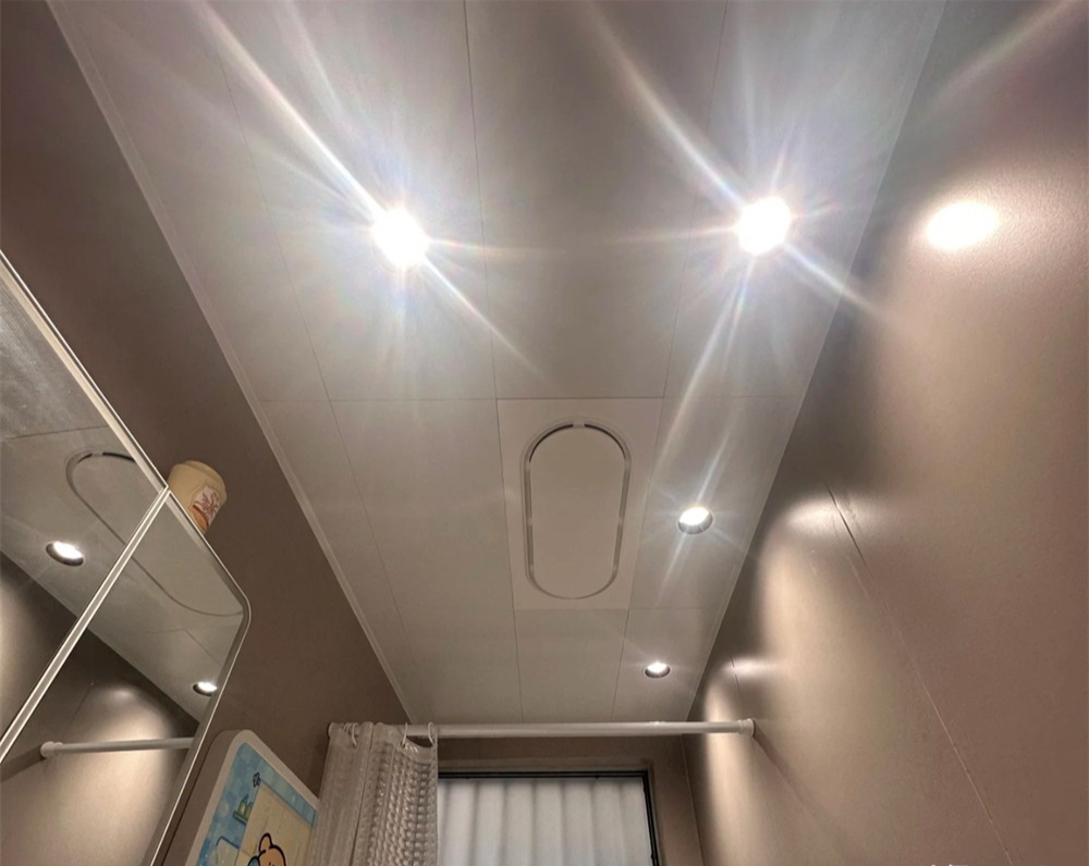 Cô gái trẻ “đảo ngược số phận” trong phòng tắm chỉ 2m²: Gọn, sáng, tiện - ai cũng nên học theo!- Ảnh 10. Cô gái trẻ “đảo ngược số phận” trong phòng tắm chỉ 2m²: Gọn, sáng, tiện - ai cũng nên học theo!- Ảnh 10.