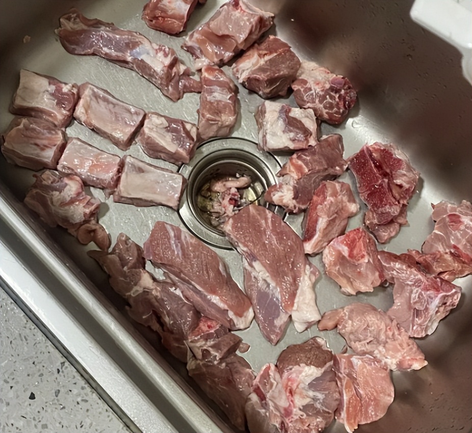 Đừng mua "4 loại" sườn này dù rẻ đến đâu: Nhờ nhân viên siêu thị nhắc nhở, tôi đã học được một điều mới - Ảnh 2. Đừng mua "4 loại" sườn này dù rẻ đến đâu: Nhờ nhân viên siêu thị nhắc nhở, tôi đã học được một điều mới - Ảnh 2.