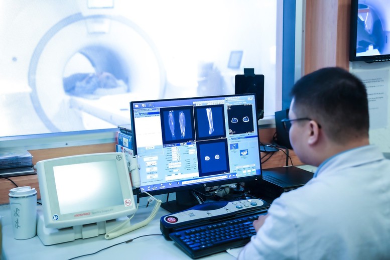 Thay đổi lớn về quyền lợi BHYT với bệnh nhân ngoại trú trái tuyến - Ảnh 1.