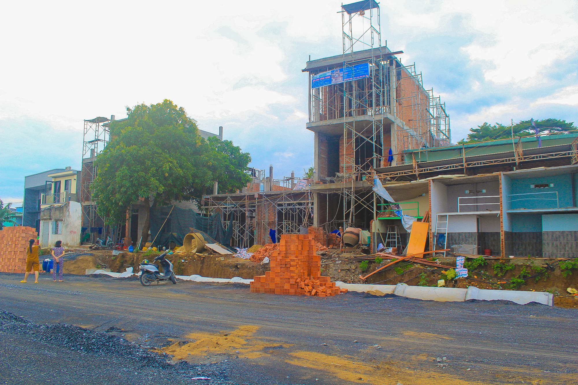 Ngắm đường ven sông trị giá gần 2.000 tỷ sắp thông xe: Cách TP.HCM một cây cầu, đẩy giá đất lên đến 200 triệu đồng/m2- Ảnh 9. Ngắm đường ven sông trị giá gần 2.000 tỷ sắp thông xe: Cách TP.HCM một cây cầu, đẩy giá đất lên đến 200 triệu đồng/m2- Ảnh 9.