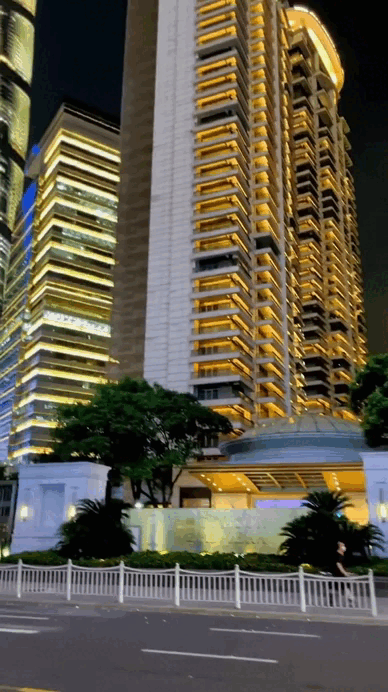 Bủn rủn tay chân trước chung cư của giới siêu giàu: Căn phèn nhất giá 300 tỷ, giúp việc lái Mercedes đi chợ, Huỳnh Hiểu Minh là cư dân!- Ảnh 4. Bủn rủn tay chân trước chung cư của giới siêu giàu: Căn phèn nhất giá 300 tỷ, giúp việc lái Mercedes đi chợ, Huỳnh Hiểu Minh là cư dân!- Ảnh 4.