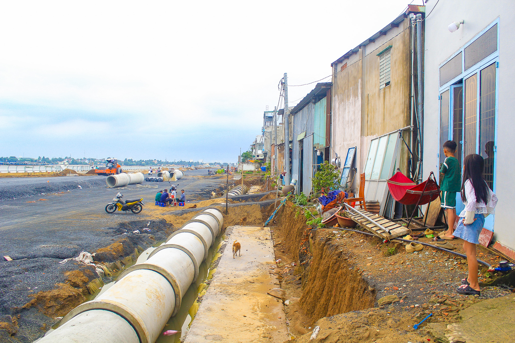 Ngắm đường ven sông trị giá gần 2.000 tỷ sắp thông xe: Cách TP.HCM một cây cầu, đẩy giá đất lên đến 200 triệu đồng/m2- Ảnh 13. Ngắm đường ven sông trị giá gần 2.000 tỷ sắp thông xe: Cách TP.HCM một cây cầu, đẩy giá đất lên đến 200 triệu đồng/m2- Ảnh 13.