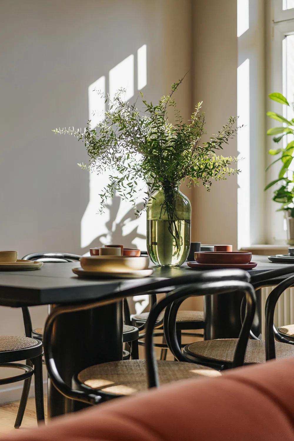 Ngắm căn hộ 97m2 được chấm 9/10 điểm phong thủy của cặp vợ chồng trung niên: Màu sắc, nội thất và năng lượng hài hòa dẫn lối may mắn- Ảnh 4.