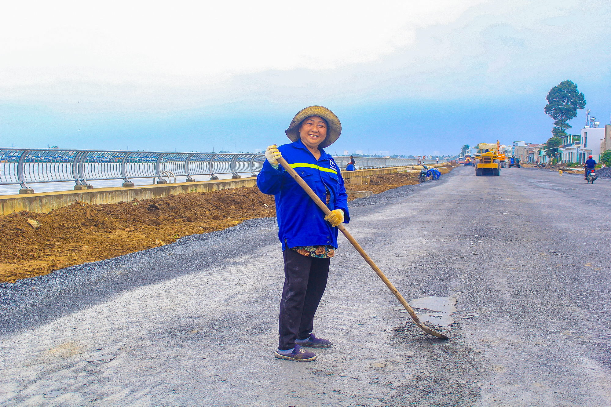 Ngắm đường ven sông trị giá gần 2.000 tỷ sắp thông xe: Cách TP.HCM một cây cầu, đẩy giá đất lên đến 200 triệu đồng/m2- Ảnh 6. Ngắm đường ven sông trị giá gần 2.000 tỷ sắp thông xe: Cách TP.HCM một cây cầu, đẩy giá đất lên đến 200 triệu đồng/m2- Ảnh 6.