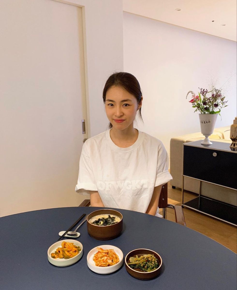 21 ngày sống tối giản: Không ngờ tôi vừa mặc đẹp, vừa cắt giảm 30% chi tiêu mà vẫn sống vui- Ảnh 2. 21 ngày sống tối giản: Không ngờ tôi vừa mặc đẹp, vừa cắt giảm 30% chi tiêu mà vẫn sống vui- Ảnh 2.