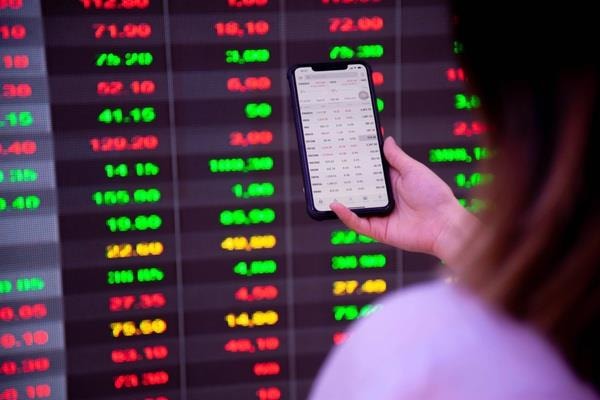 Khối ngoại nối dài chuỗi bán ròng, "xả" hơn 1.500 tỷ đồng trong phiên 19/8, cổ phiếu nào chịu áp lực lớn nhất?- Ảnh 1.